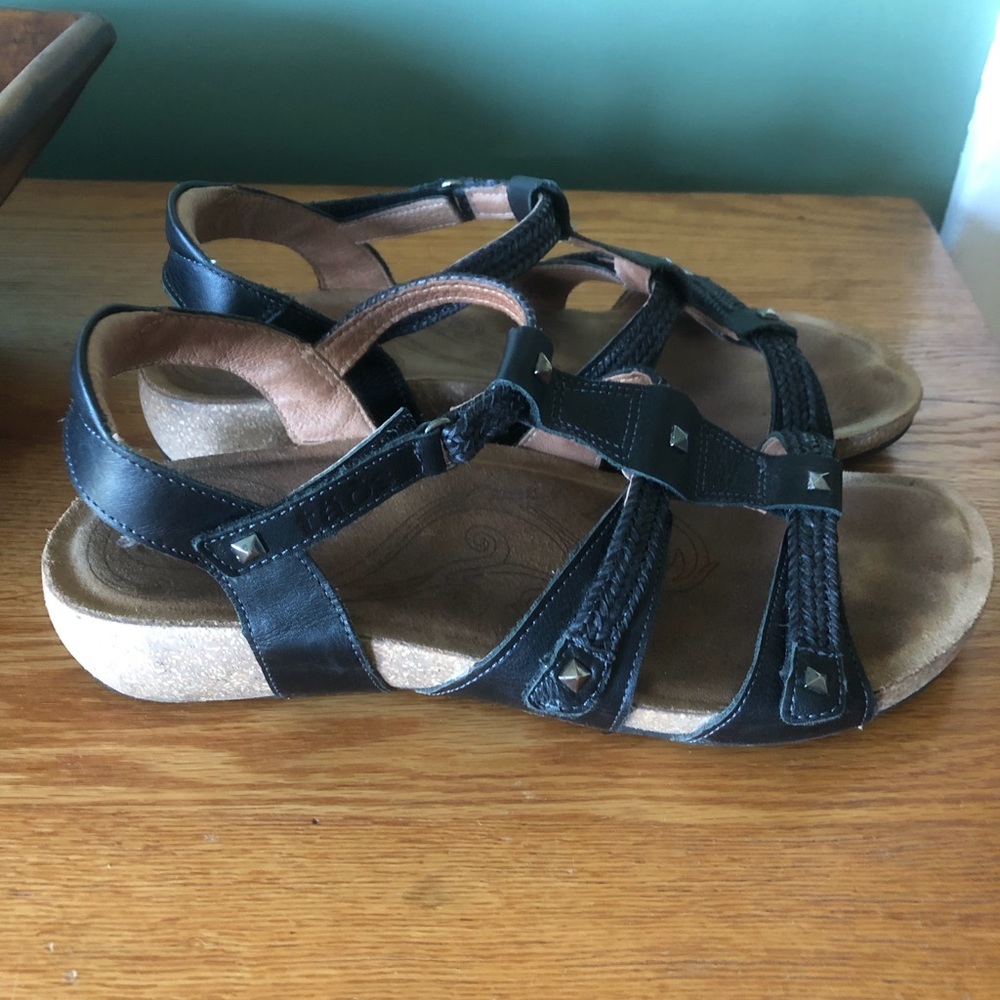 Taos black sandals
